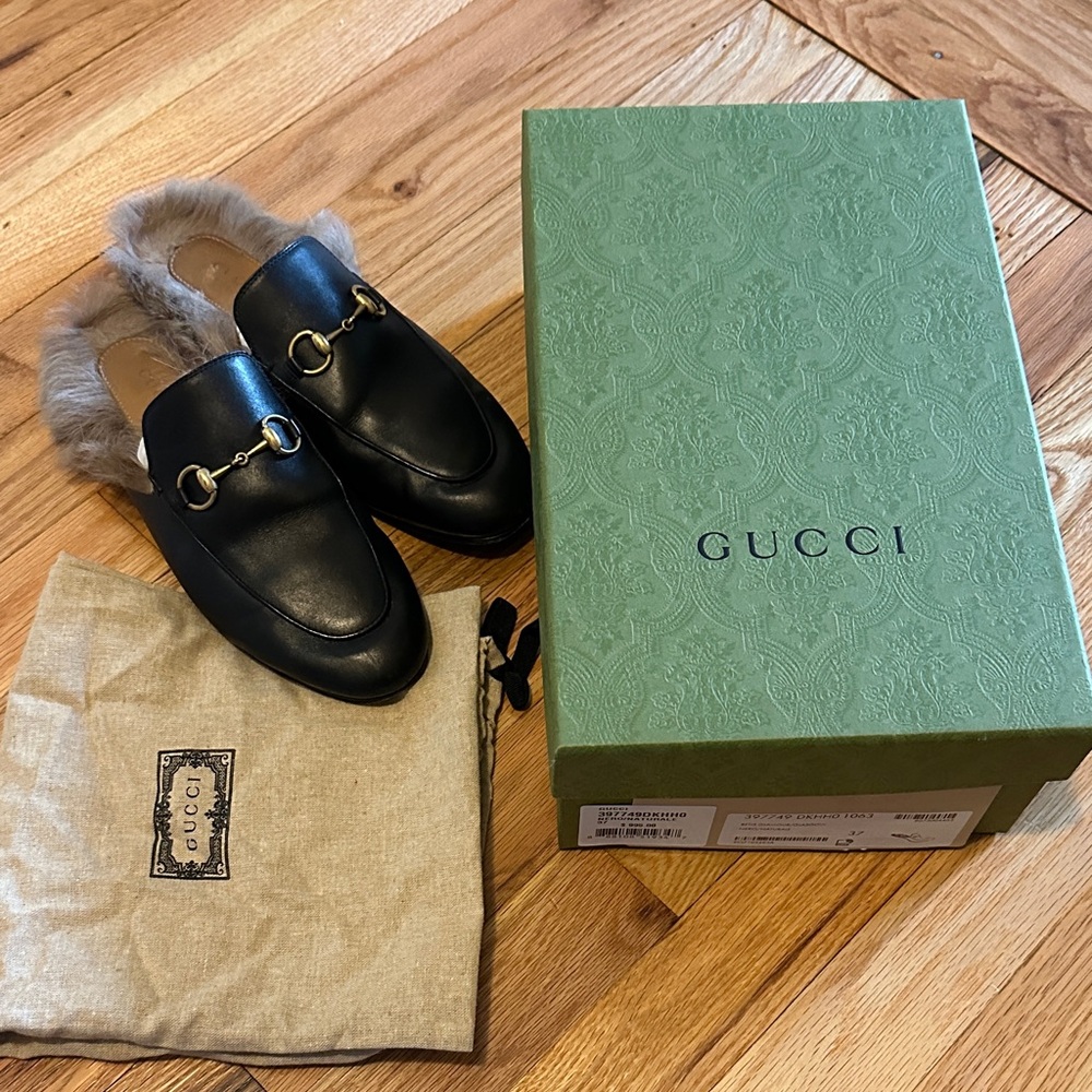 Gucci Black Leather Loafers with Fur Trim